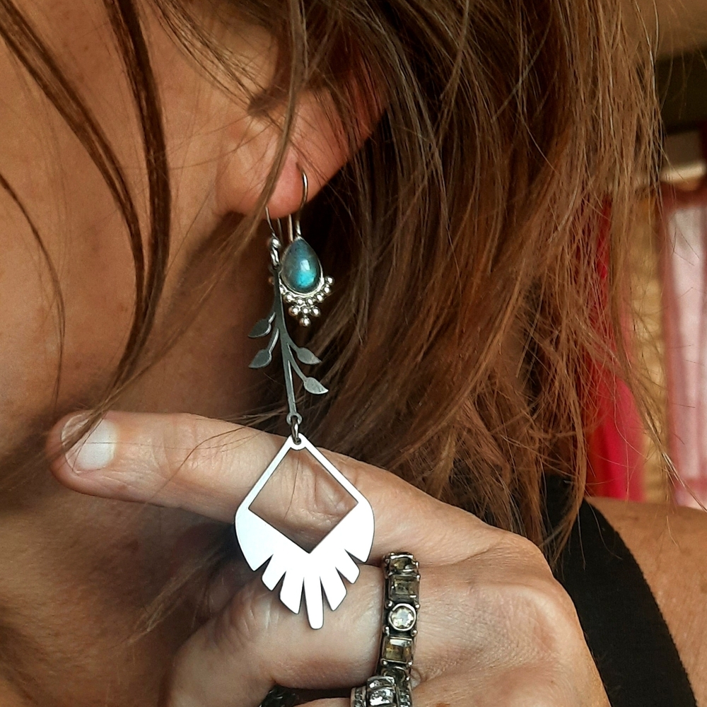 Silver and Labradorite Gemstone With Leaf Drop Earrings - Set